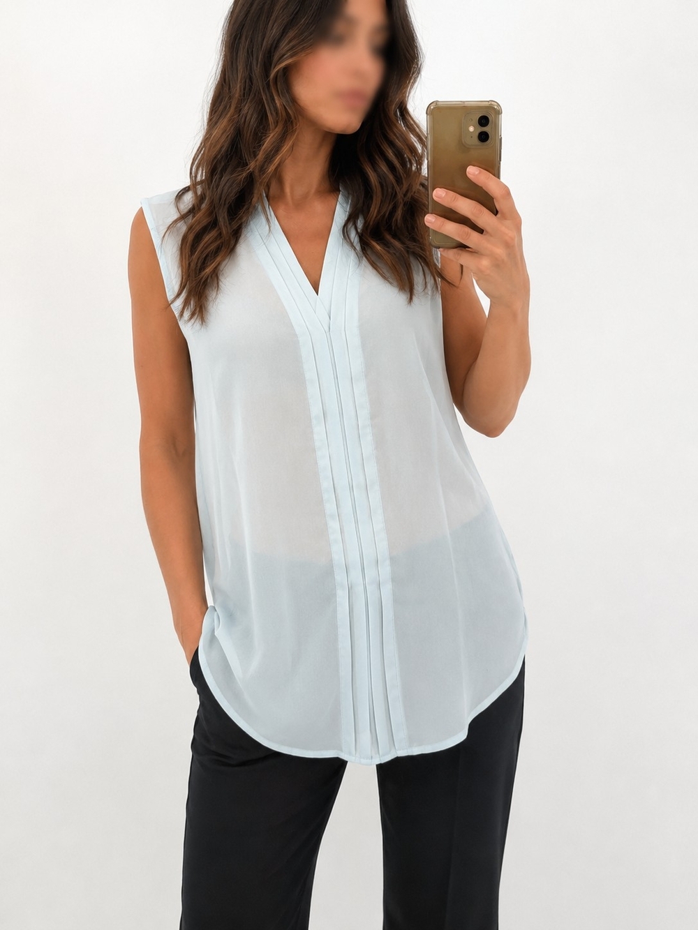👕2 For 15$ or 3 for 20$👕 Le chateau Light Blue V-Neck Sleeveless Camisole